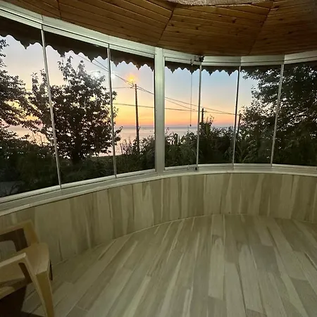 Merkeze Yakin Deniz Manzarali Doga Ile Ic Ice Essiz Huzur Icerisinde Bir Tatil Trabzon