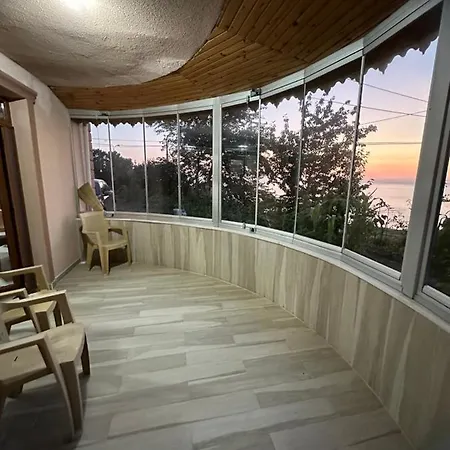 Villa Merkeze Yakin Deniz Manzarali Doga Ile Ic Ice Essiz Huzur Icerisinde Bir Tatil Trabzon